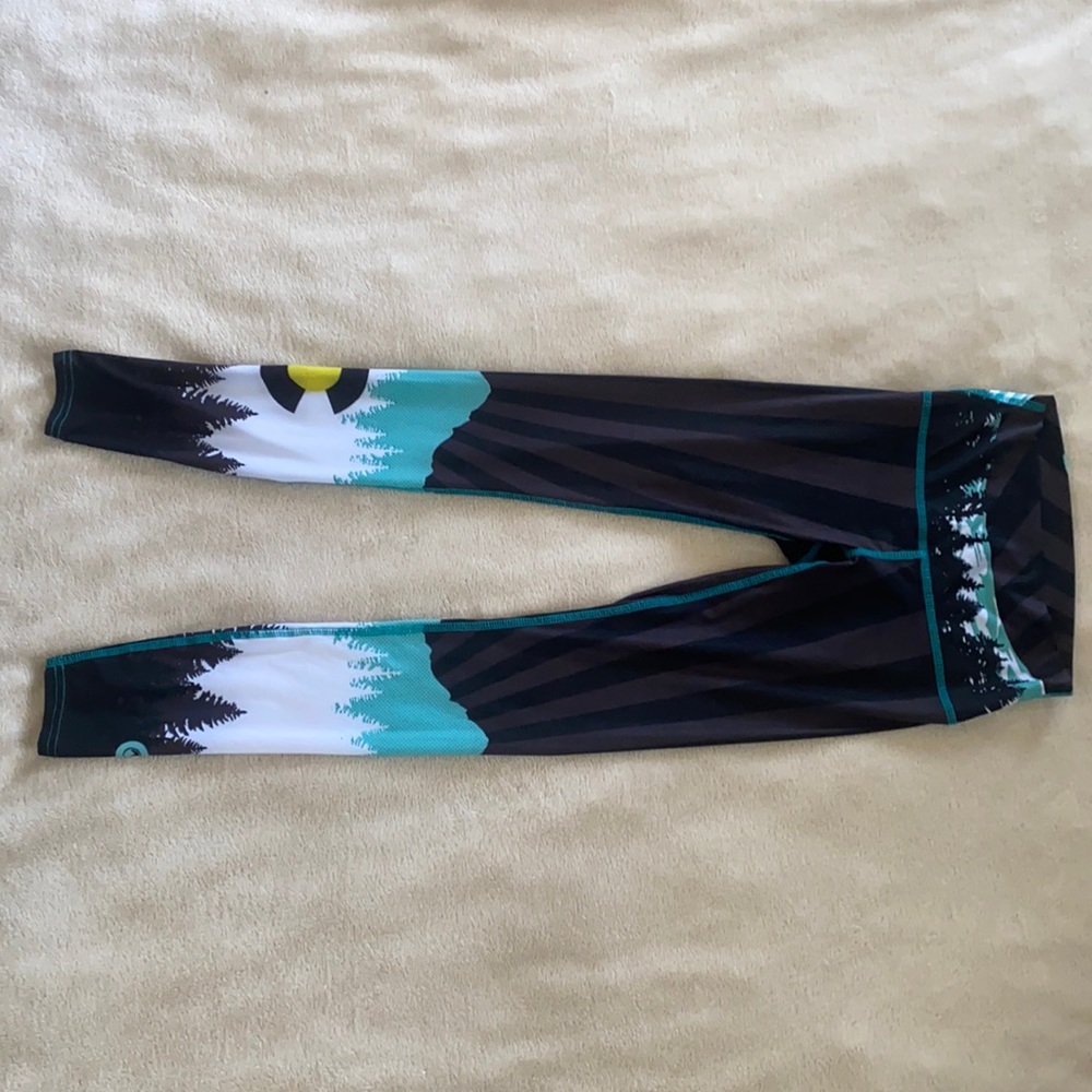 EUC Colorado Threads Leggings